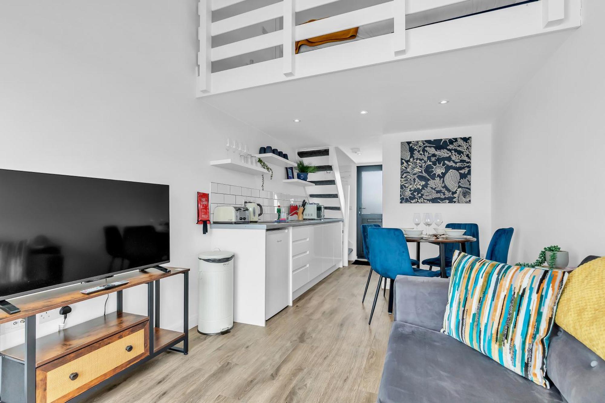 On The Water 5 With Free Parking By My Getaways Brighton