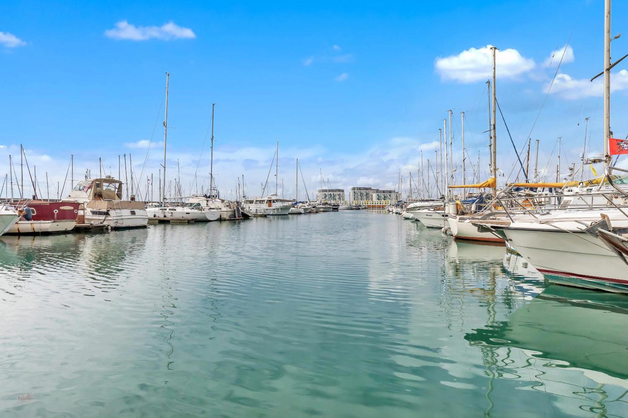 Apartment On The Water 5 With Free Parking By My Getaways